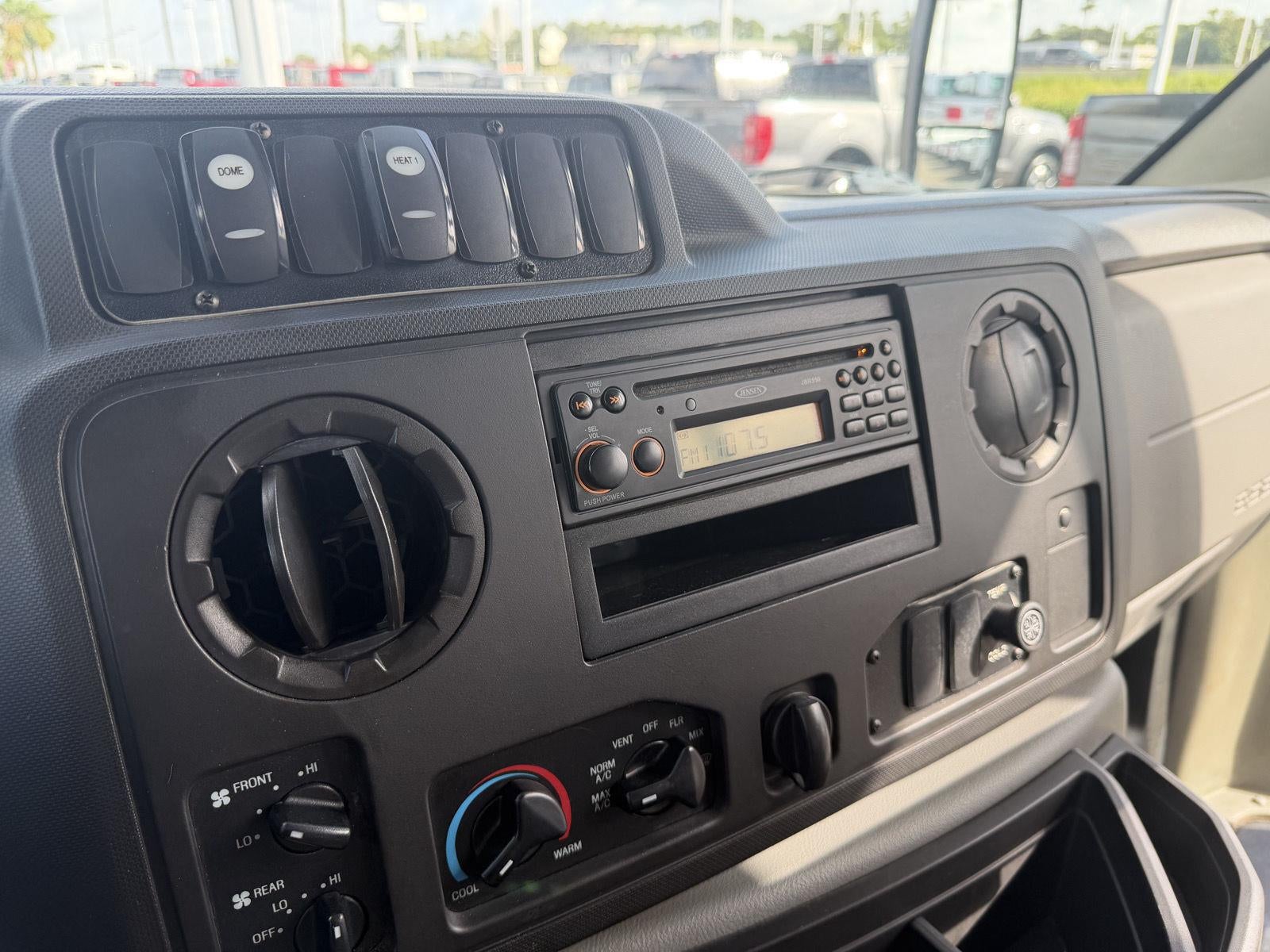 2013 Ford Econoline Commercial Cutaway CUTWY