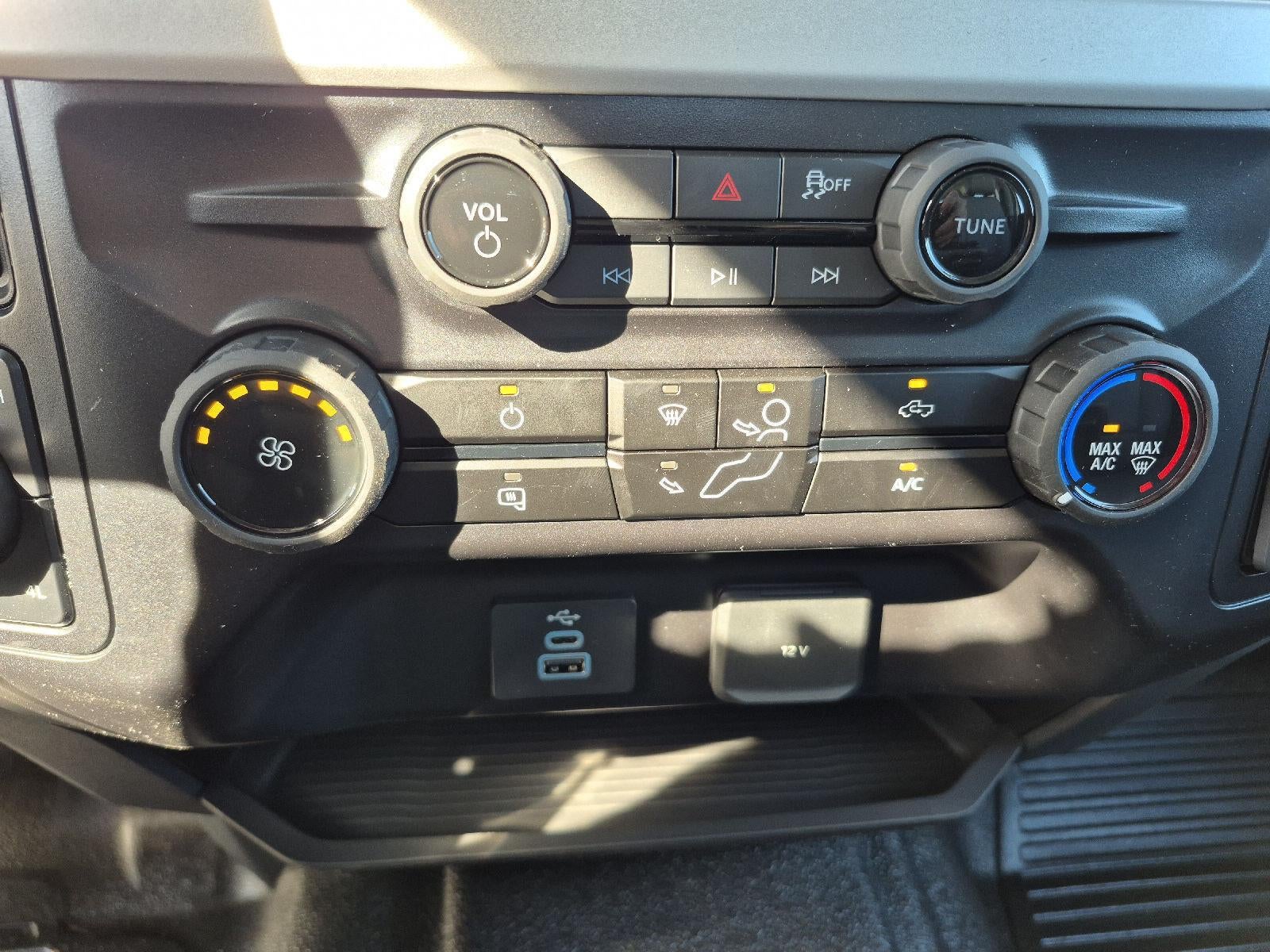 2026 Ford Super Duty F-550 DRW GOOSENECK XL