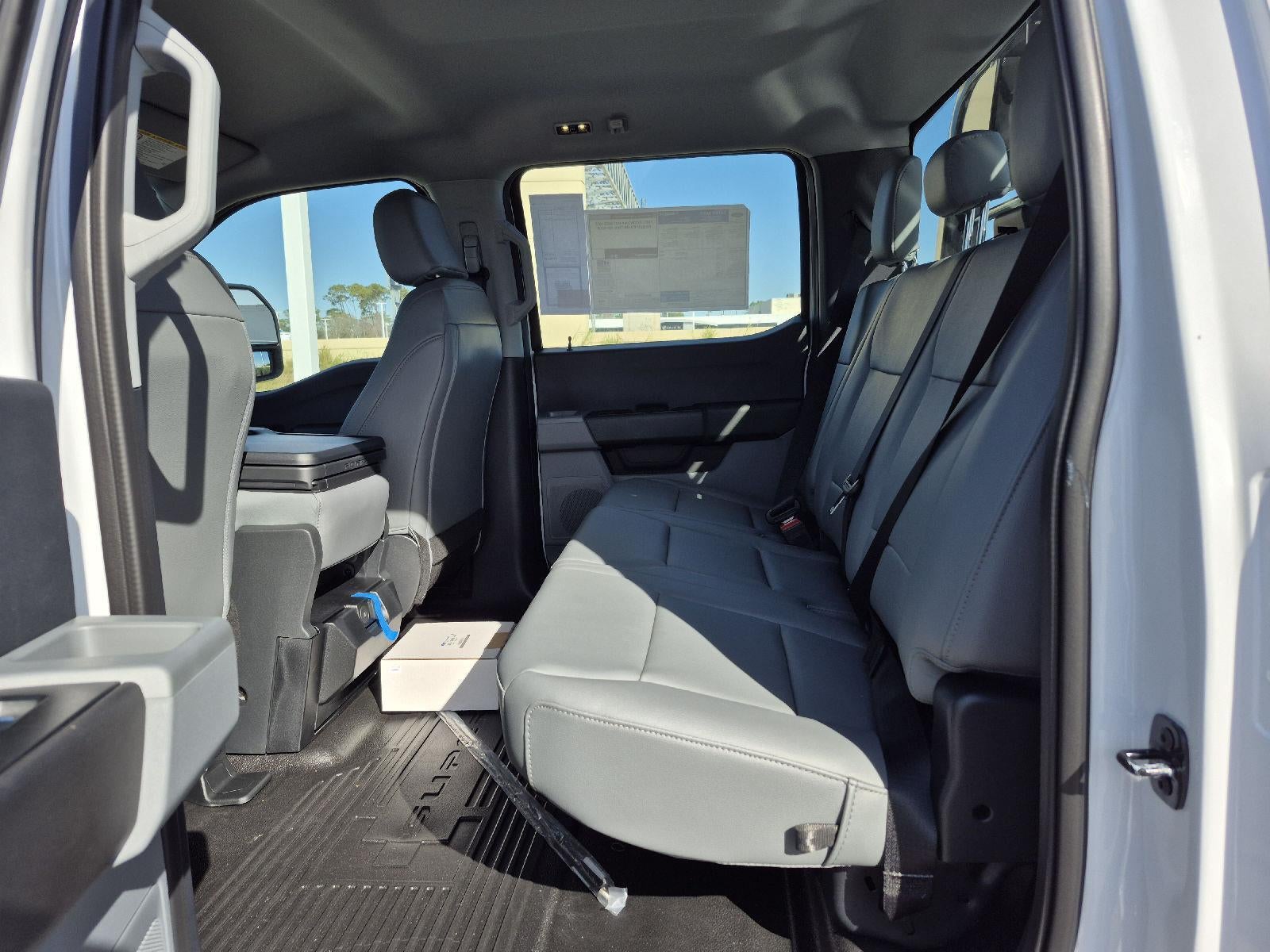 2026 Ford Super Duty F-550 DRW GOOSENECK XL