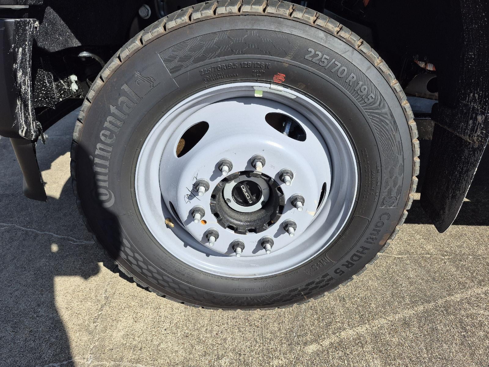 2026 Ford Super Duty F-550 DRW GOOSENECK XL