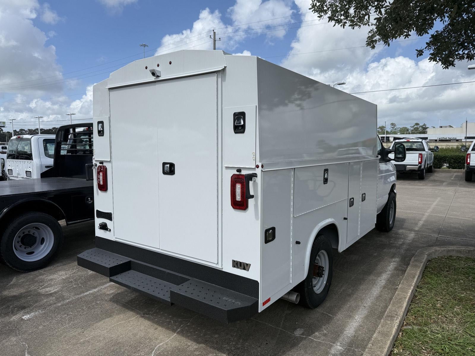 2026 Ford E-Series Cutaway BASE