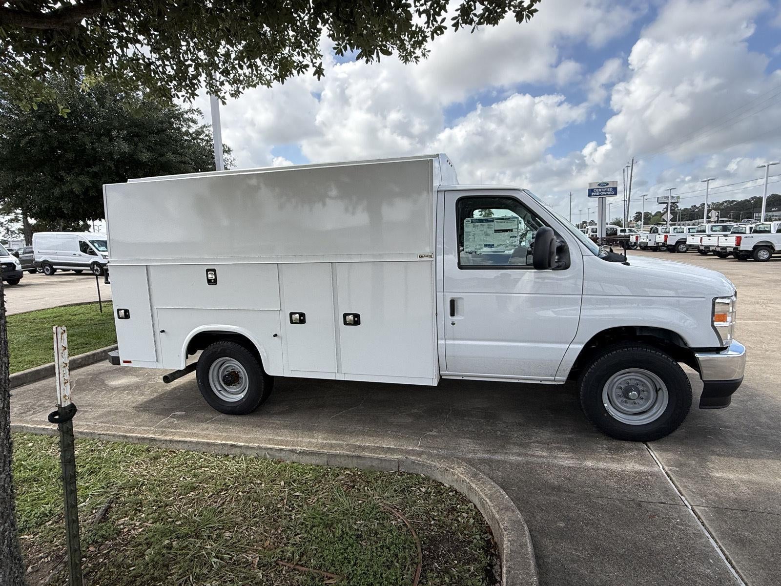 2026 Ford E-Series Cutaway BASE