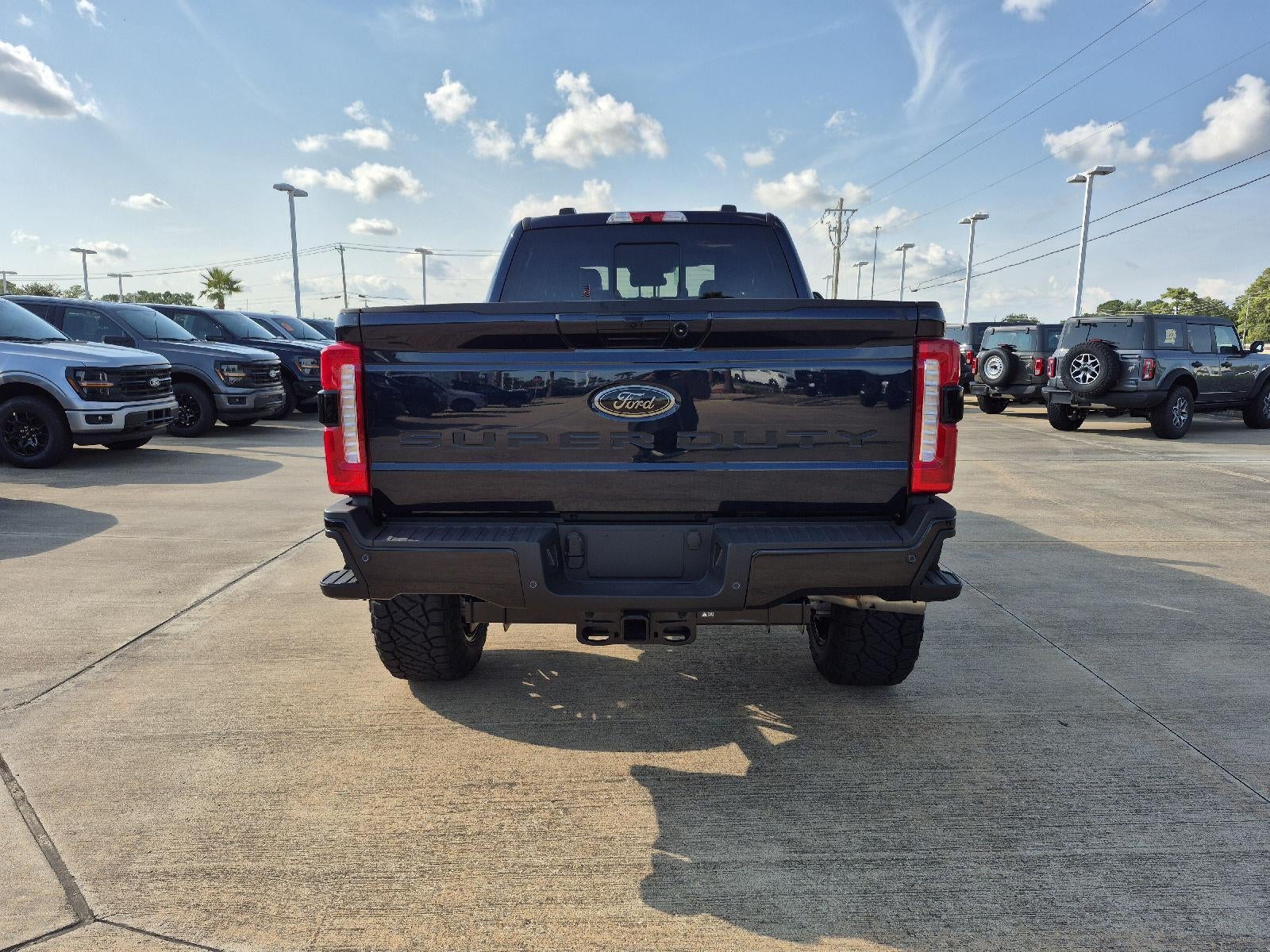 2025 Ford LIFTED Super Duty F-250 SRW LARIAT