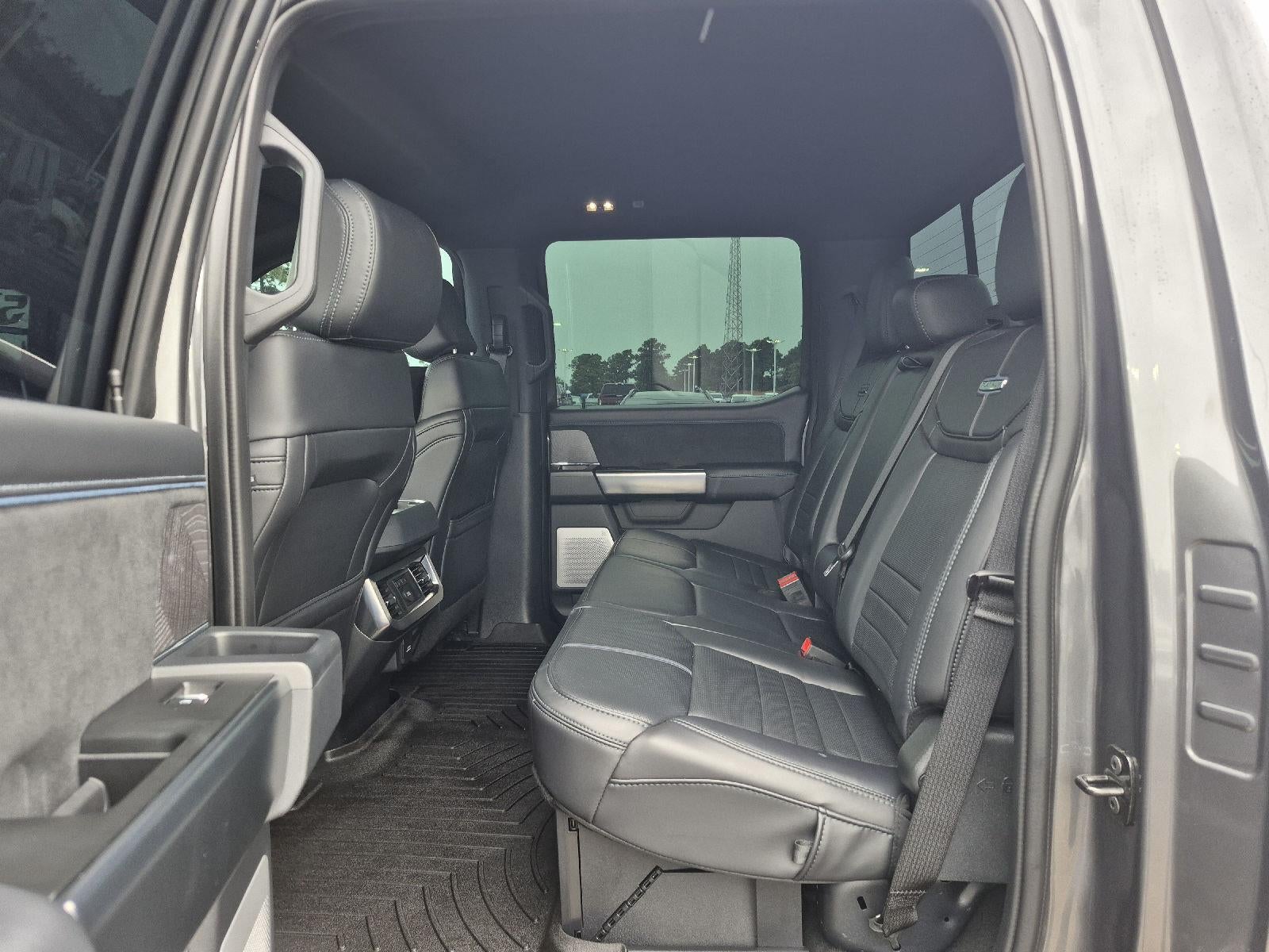 2025 Ford Super Duty F-350 Srw Platinum