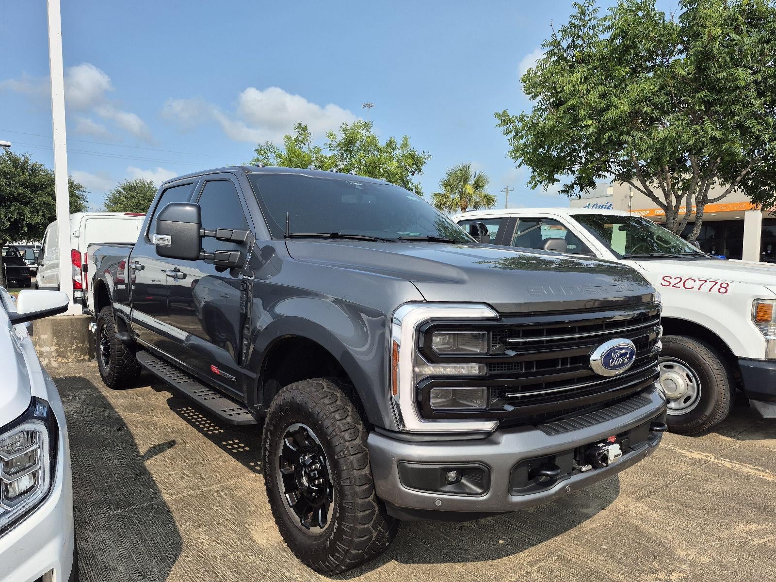2025 Ford Super Duty F-350 Platinum