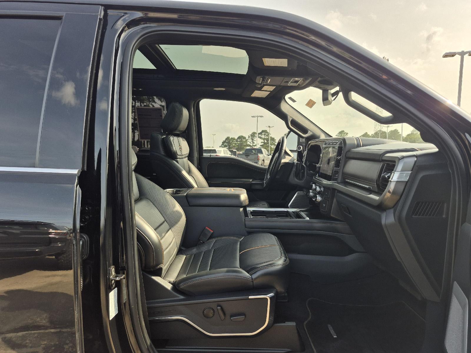 2023 Ford Super Duty F-350 DRW Platinum