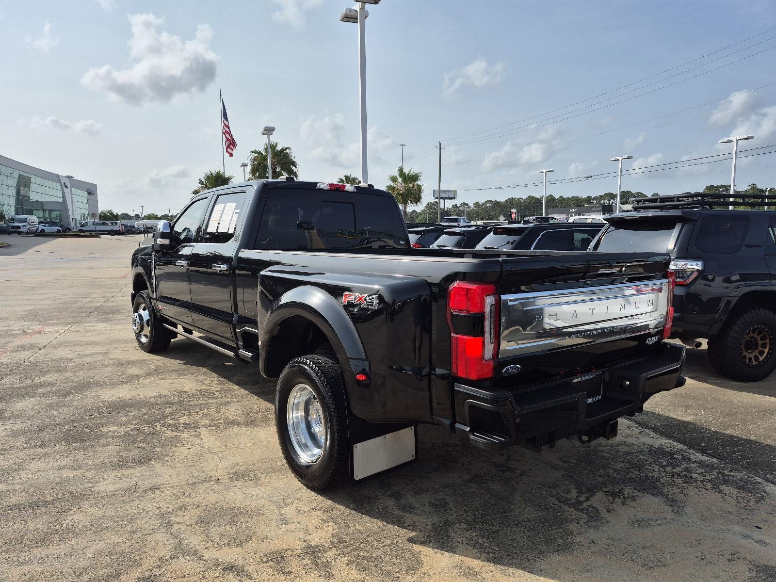 2023 Ford Super Duty F-350 DRW Platinum