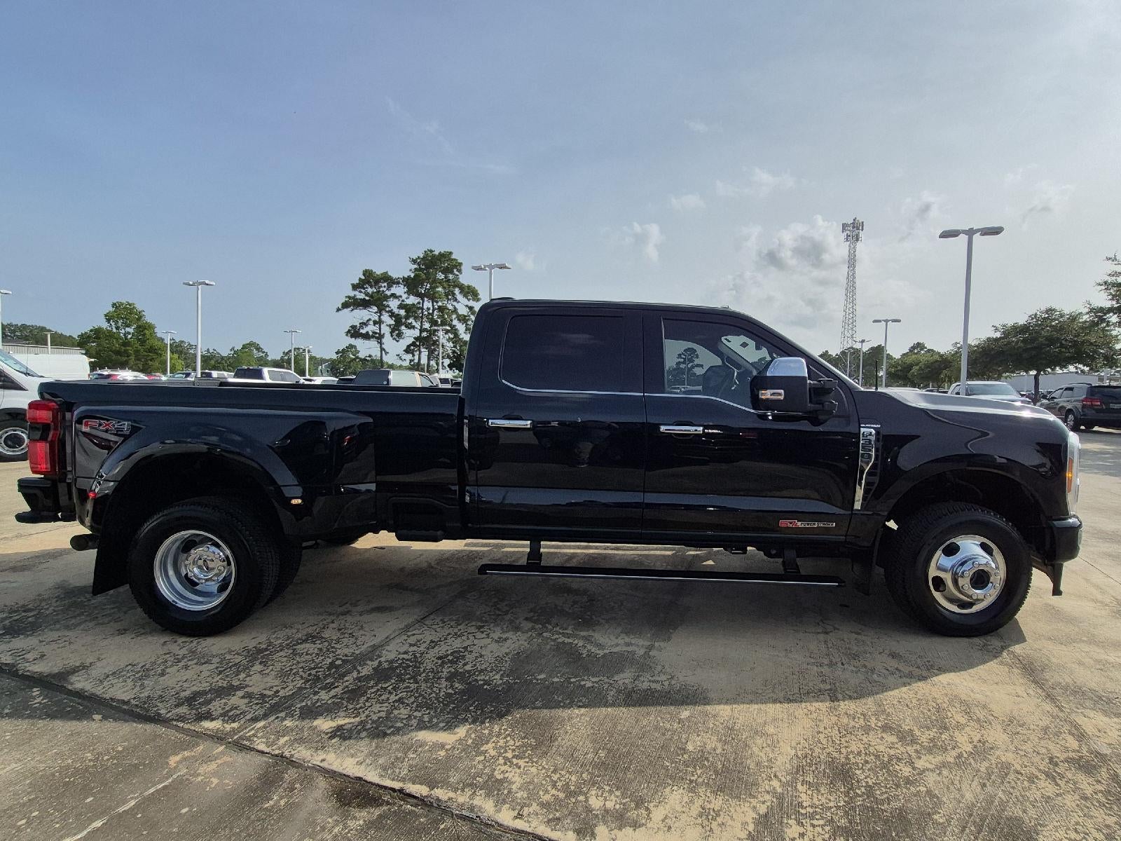 2023 Ford Super Duty F-350 DRW Platinum