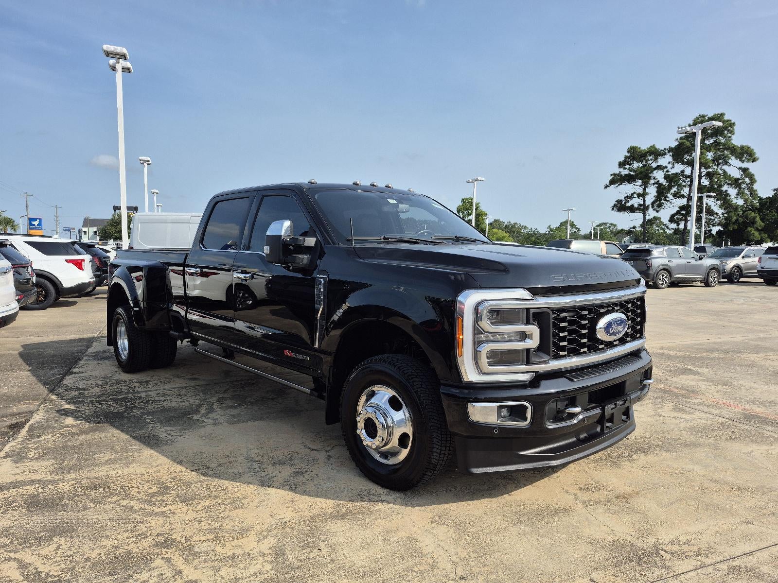 2023 Ford Super Duty F-350 DRW Platinum