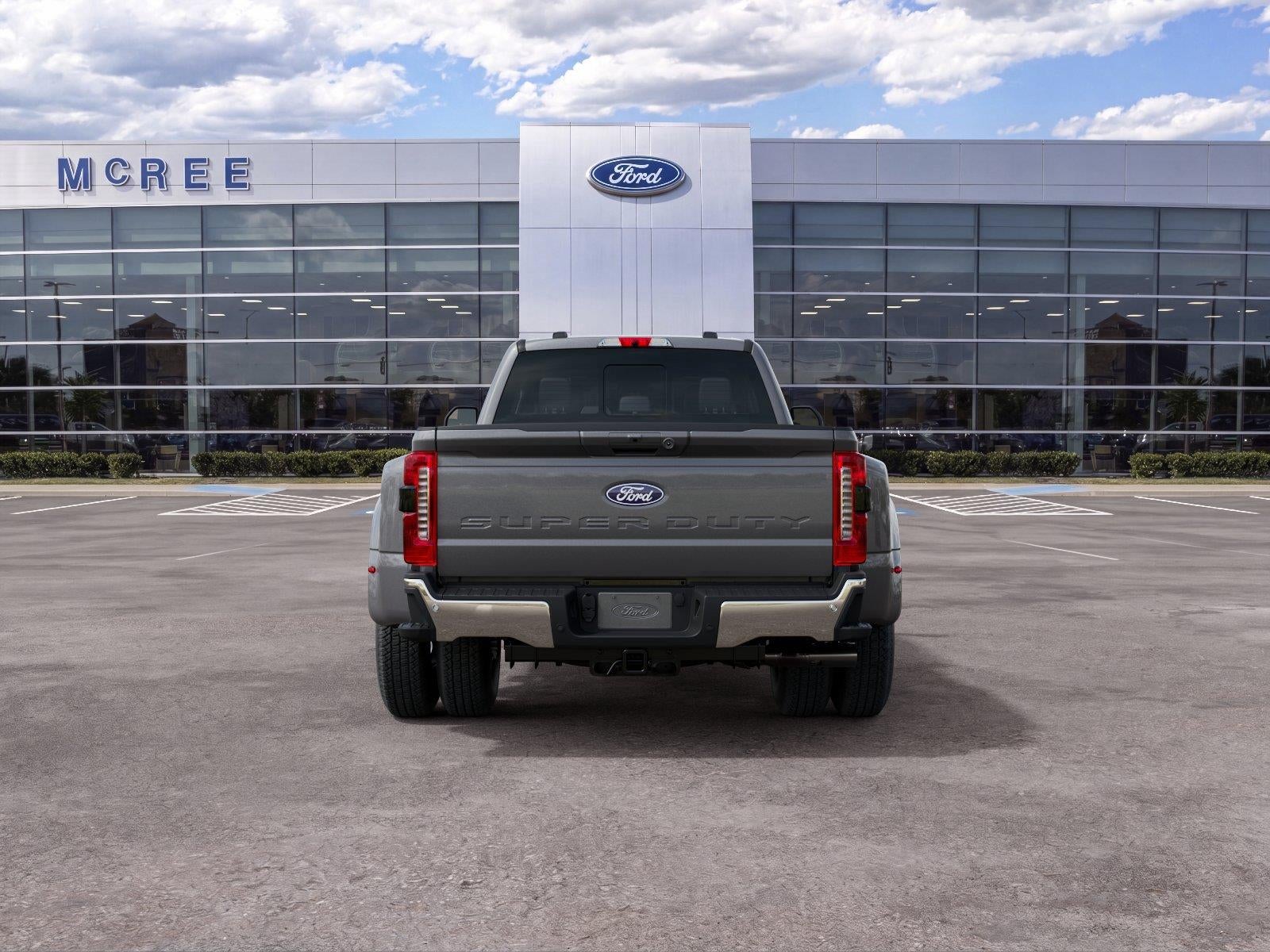 2027 Ford Super Duty F-350 DRW Lariat