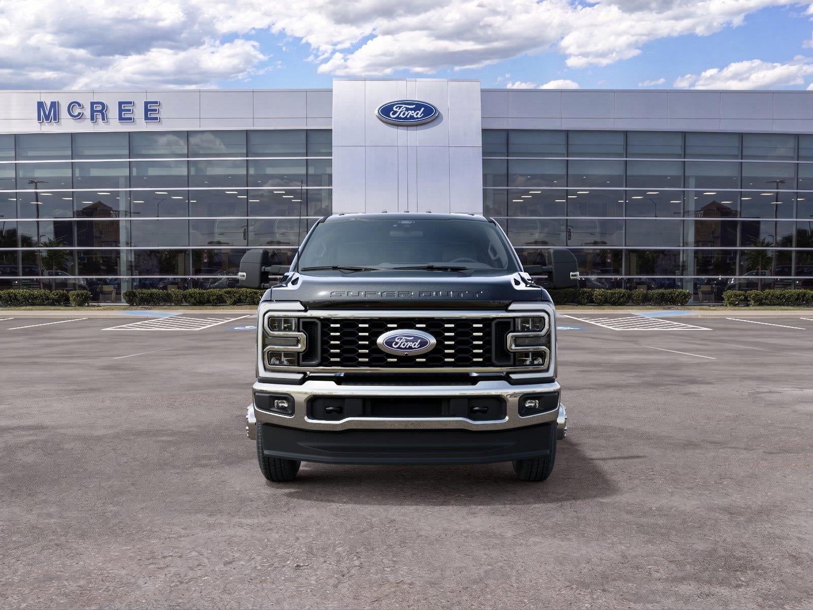 2027 Ford Super Duty F-350 DRW XLT