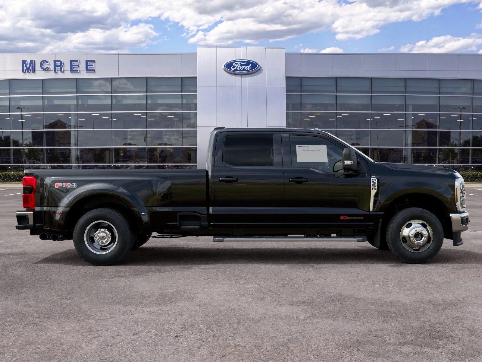 2027 Ford Super Duty F-350 DRW XLT