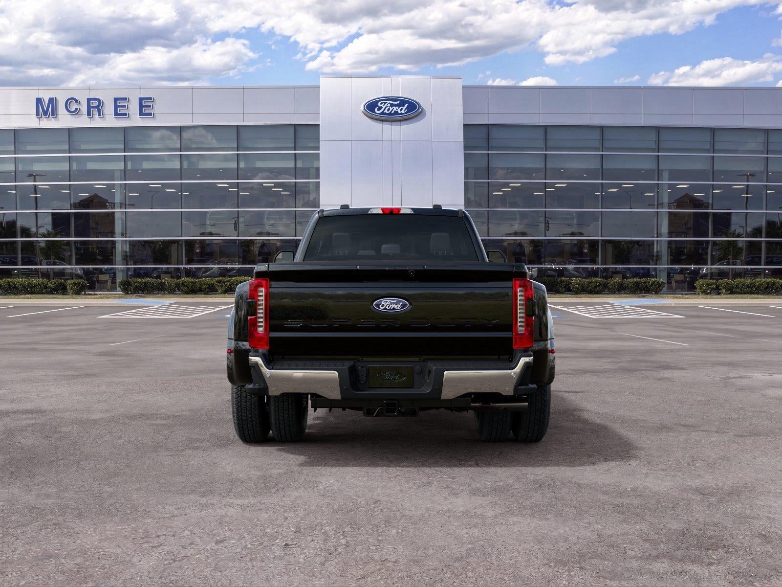 2027 Ford Super Duty F-350 DRW XLT