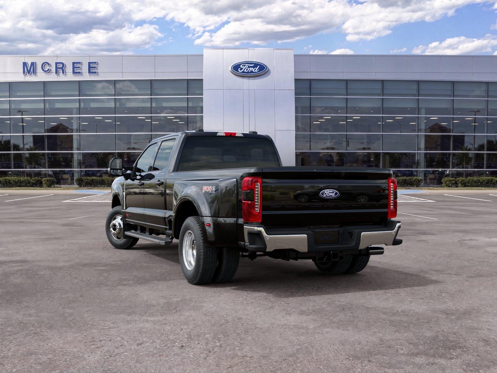 2027 Ford Super Duty F-350 DRW XLT