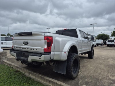 2017 Ford Super Duty F-350 DRW Lariat