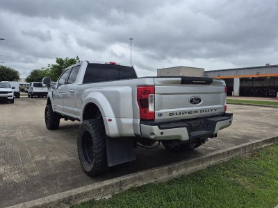 2017 Ford Super Duty F-350 DRW Lariat