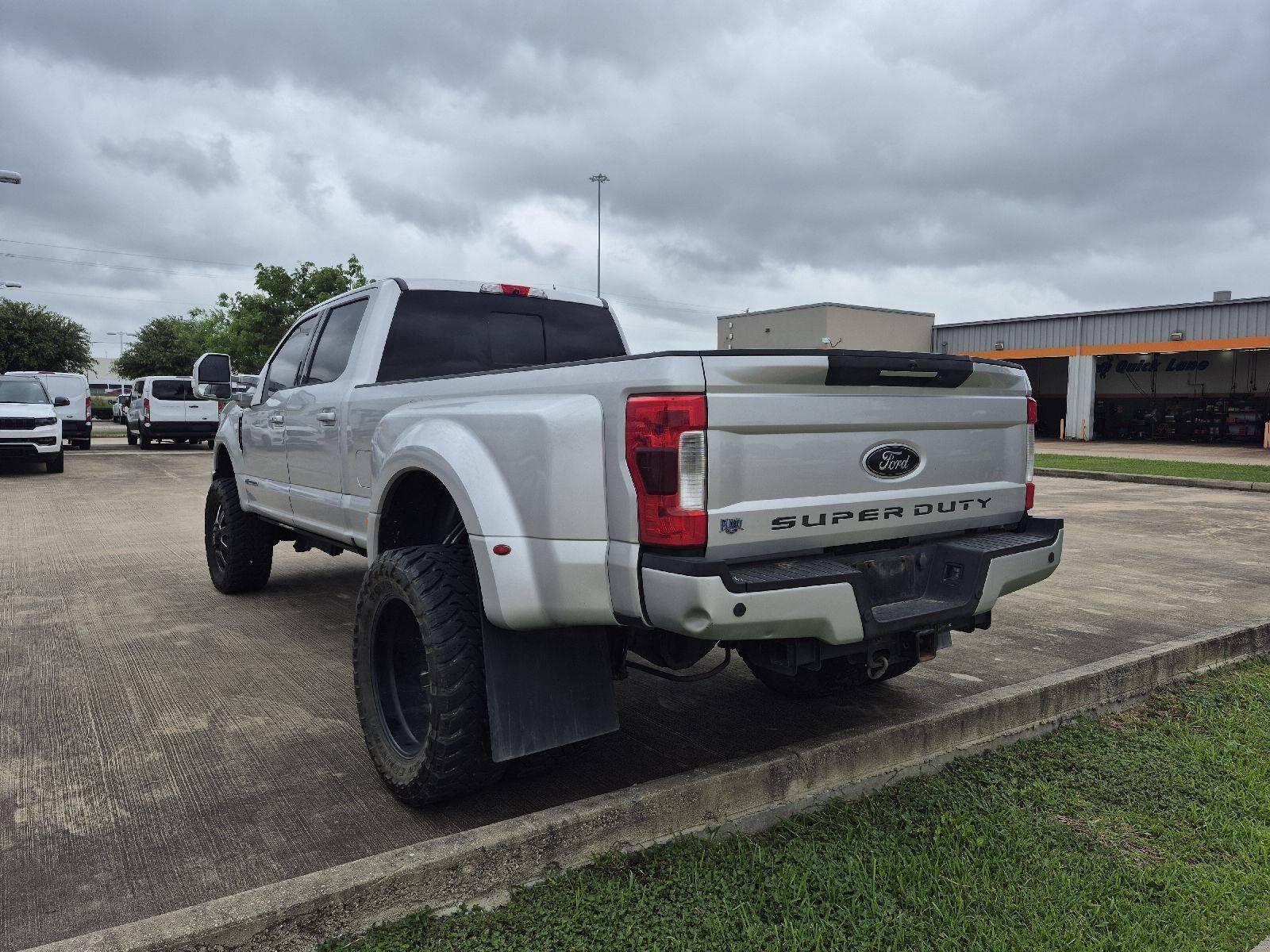 2017 Ford Super Duty F-350 DRW Lariat
