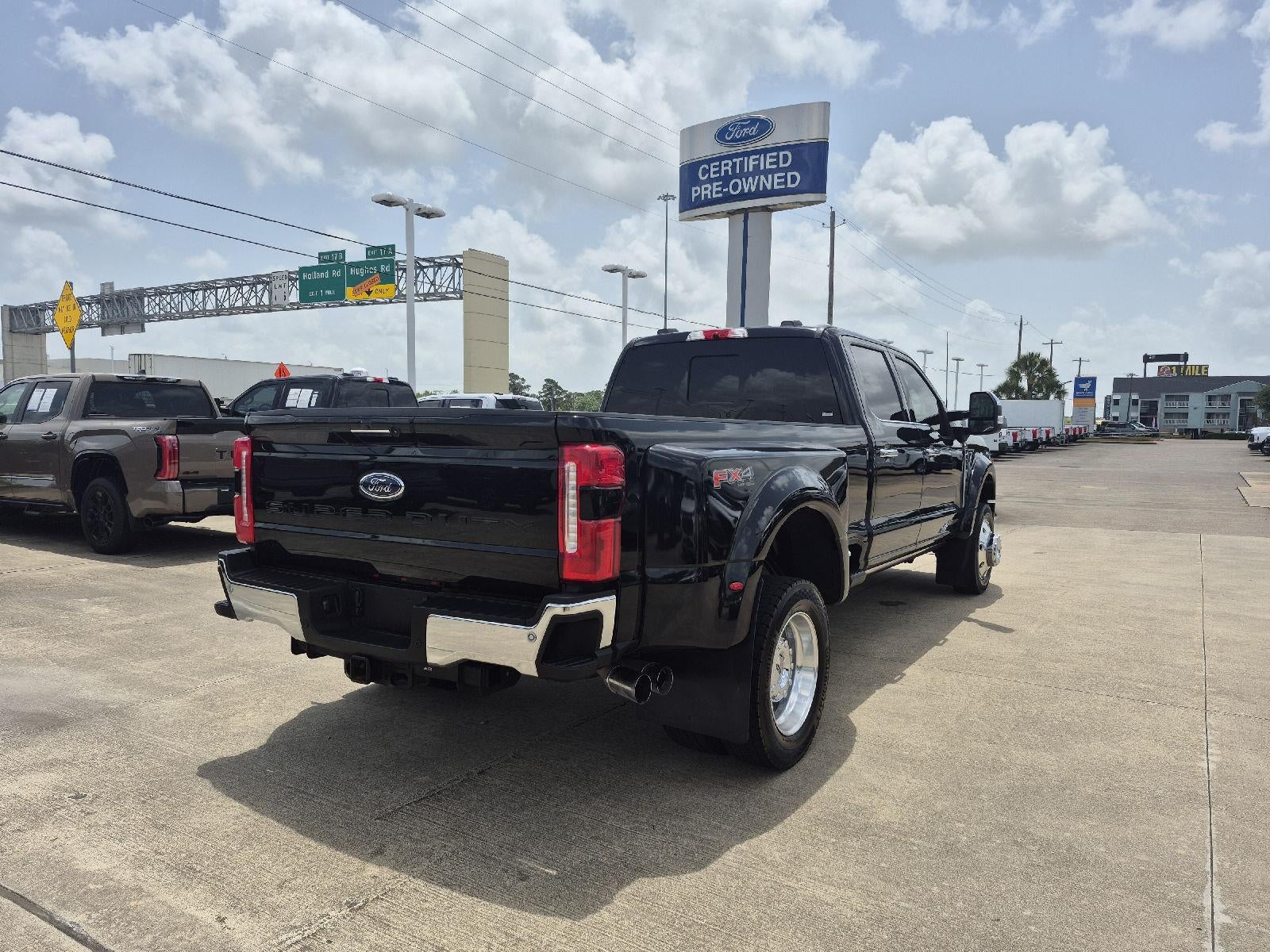 2024 Ford Super Duty F-450 DRW Lariat