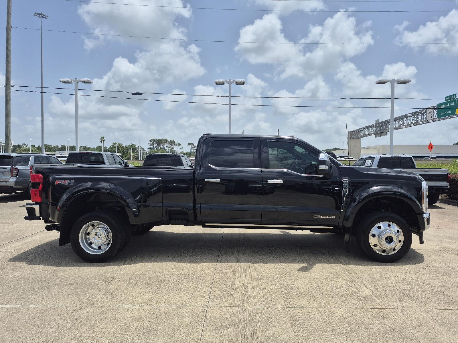 2024 Ford Super Duty F-450 DRW Lariat