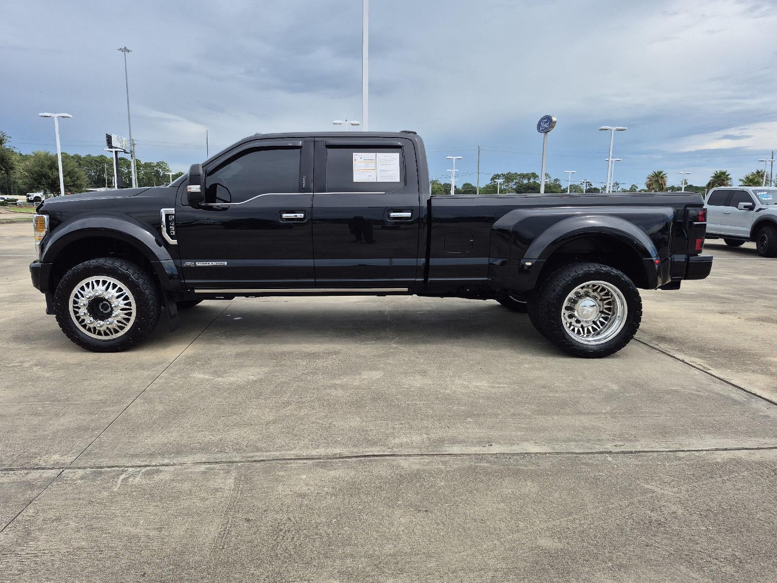 2022 Ford Super Duty F-450 DRW Platinum