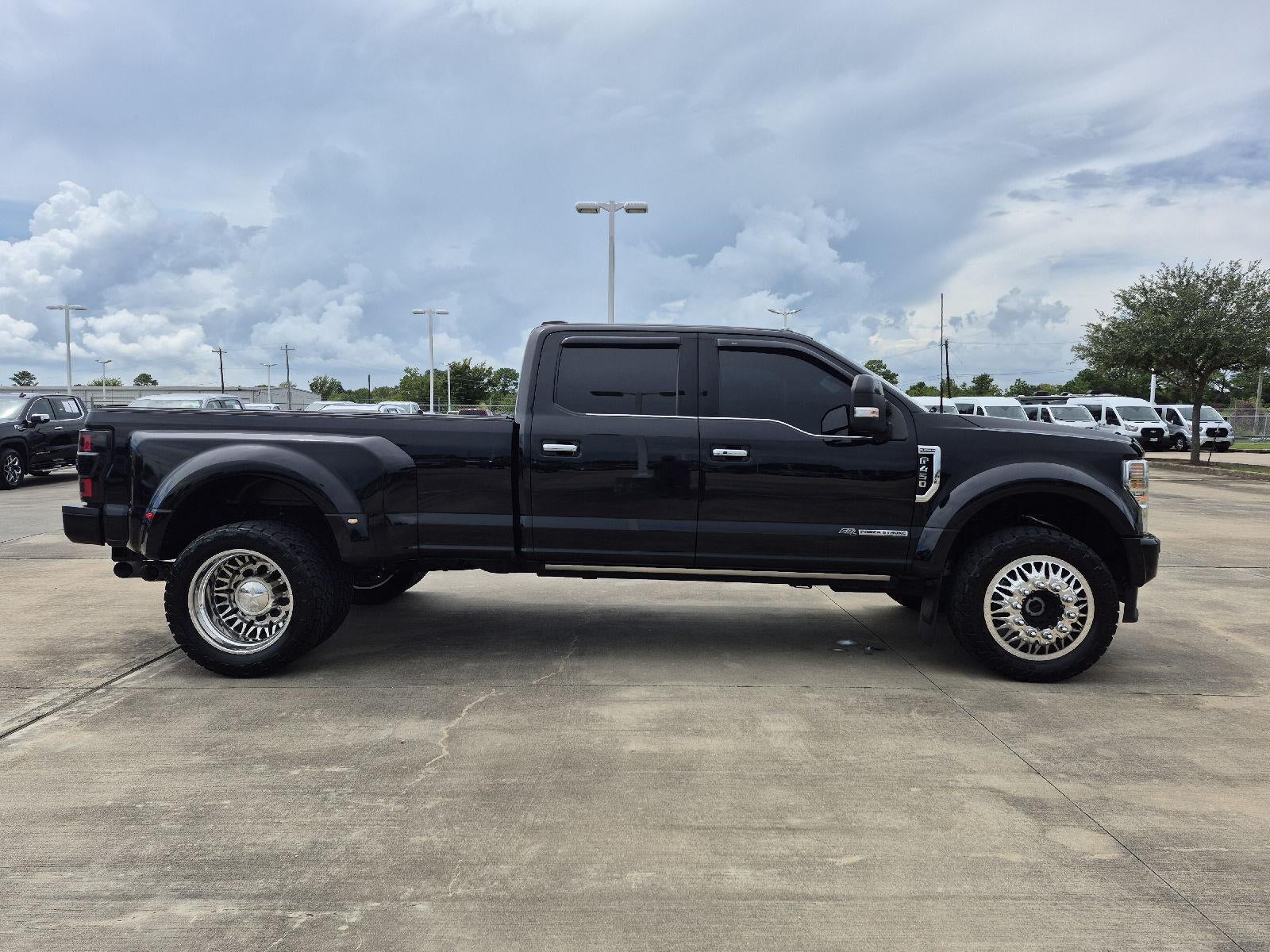 2022 Ford Super Duty F-450 DRW Platinum