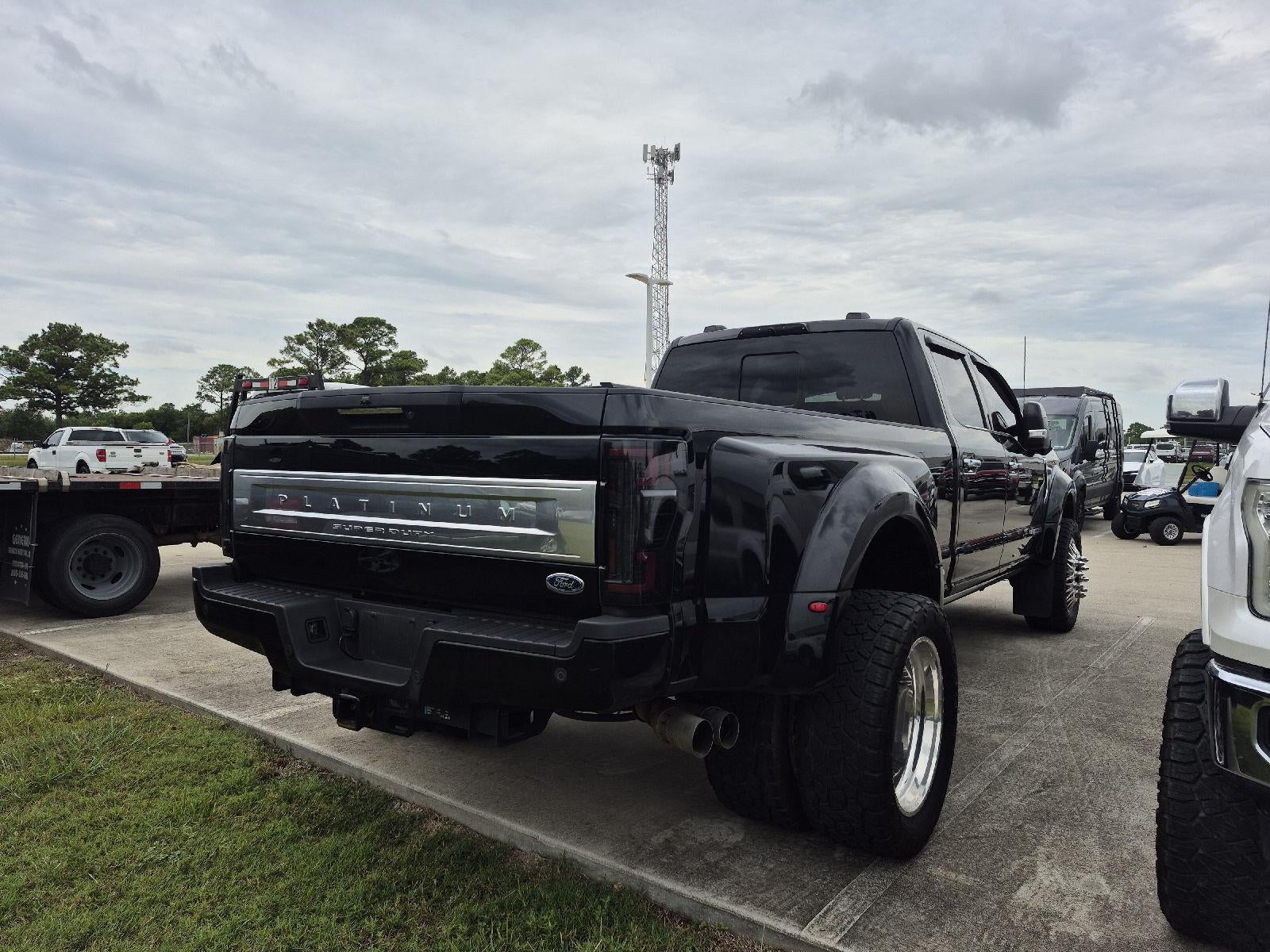 2022 Ford Super Duty F-450 Drw Platinum