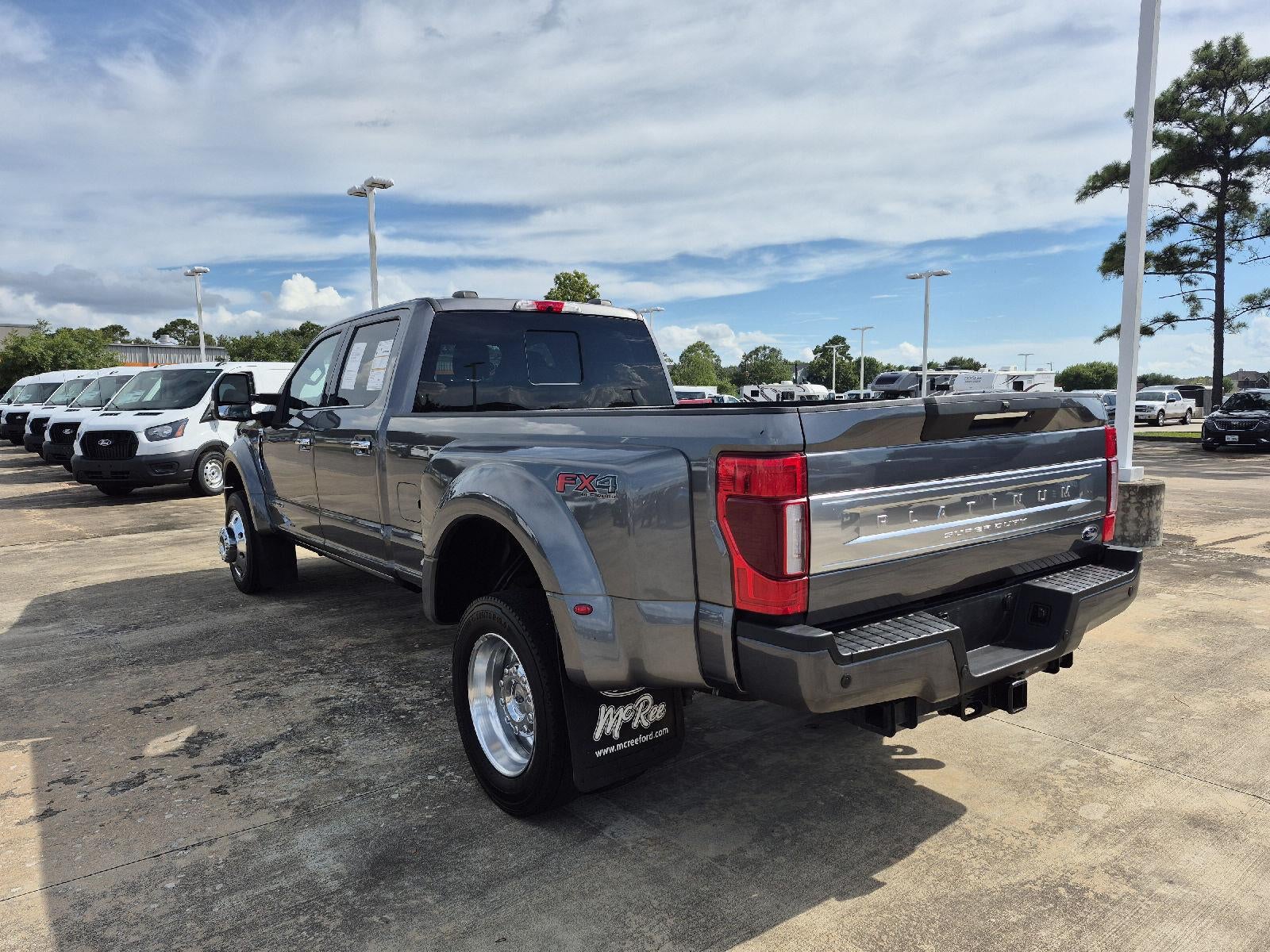 2022 Ford Super Duty F-450 DRW Platinum