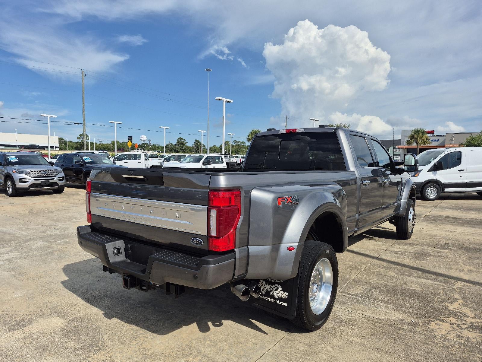2022 Ford Super Duty F-450 DRW Platinum