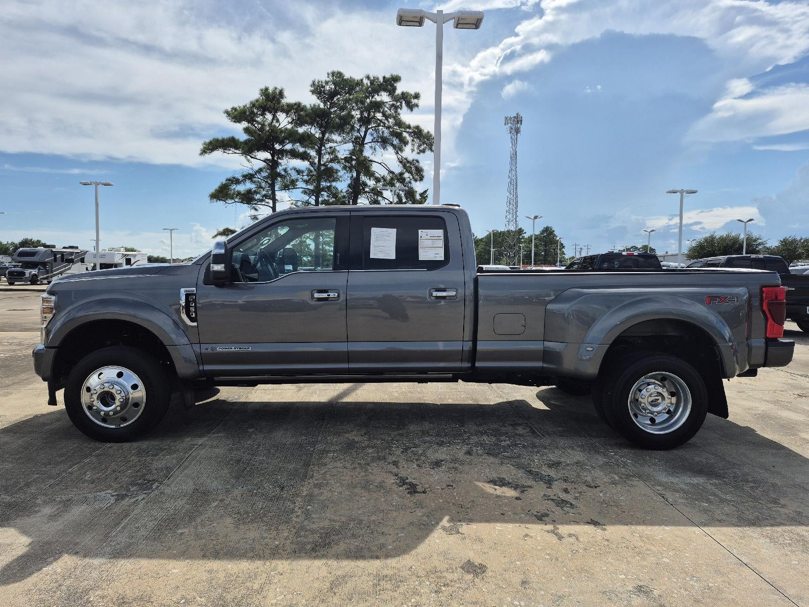 2022 Ford Super Duty F-450 DRW Platinum
