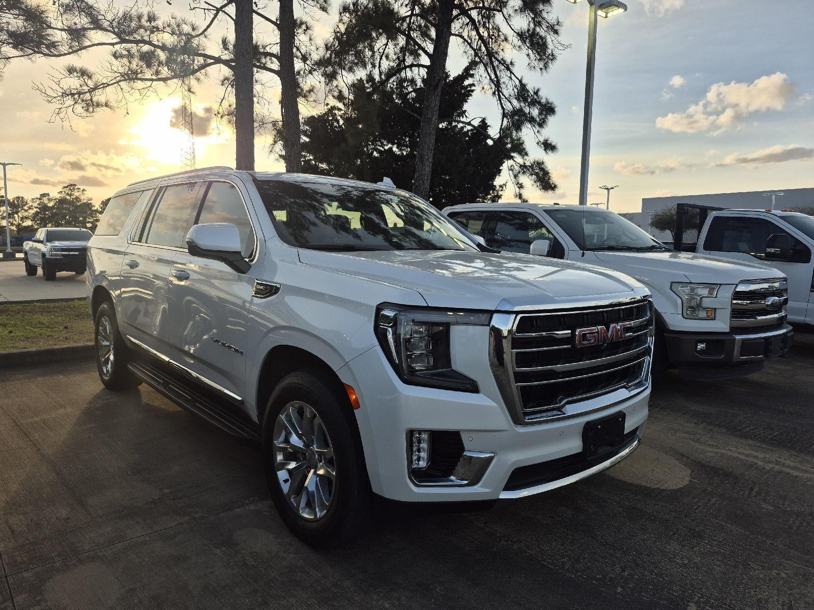 2023 GMC Yukon XL SLT
