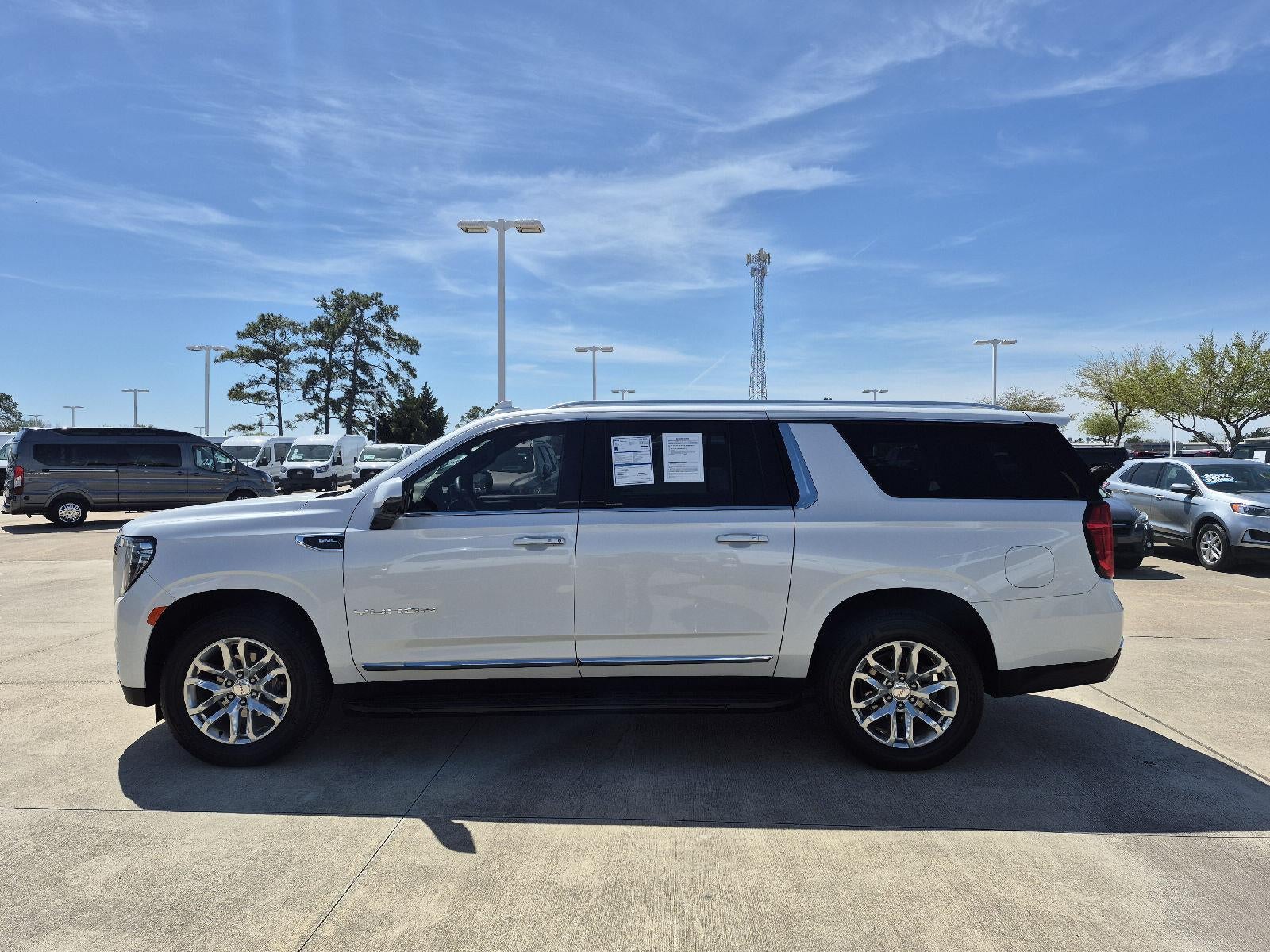 2023 GMC Yukon XL SLT