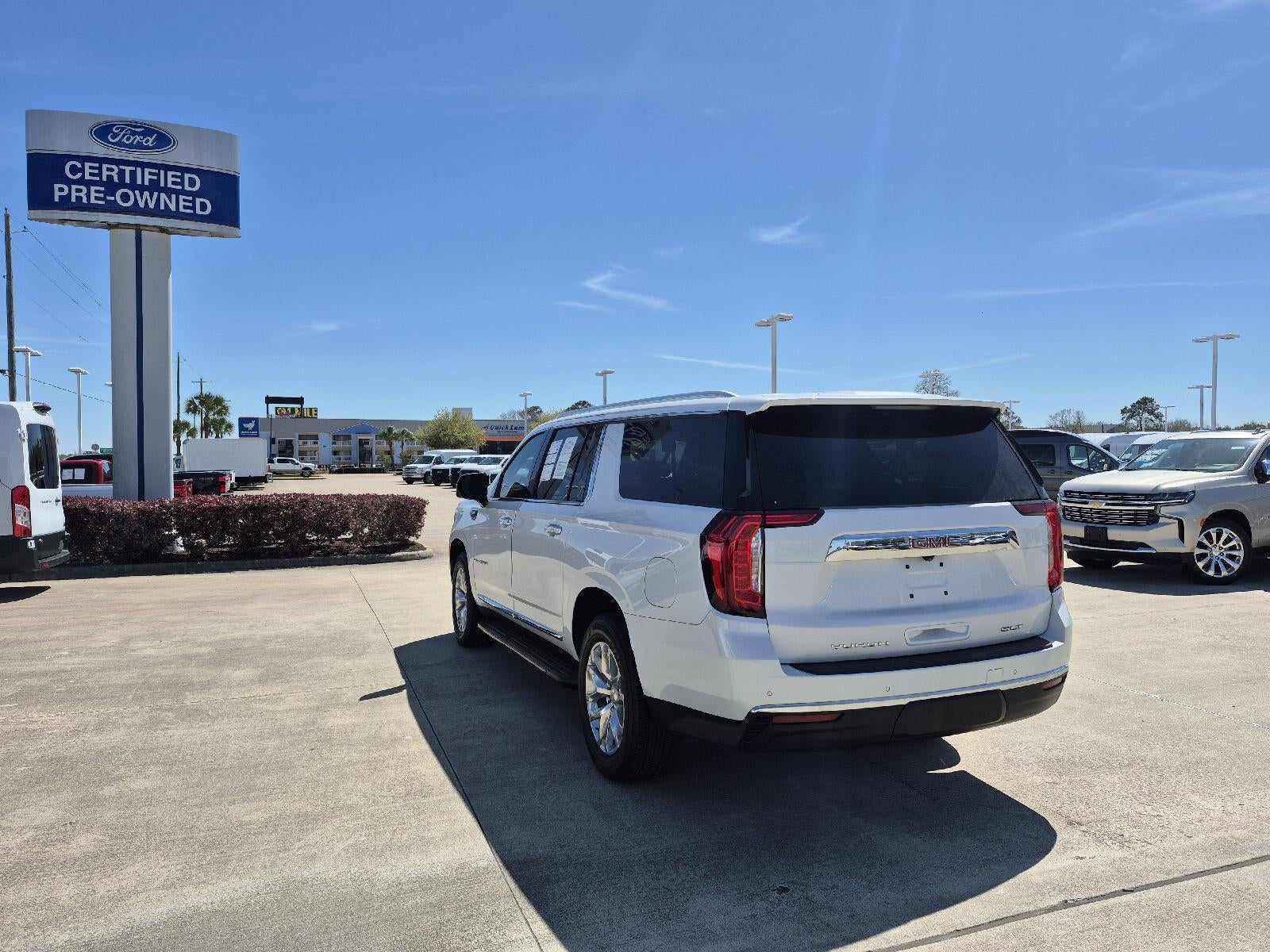 2023 GMC Yukon XL SLT