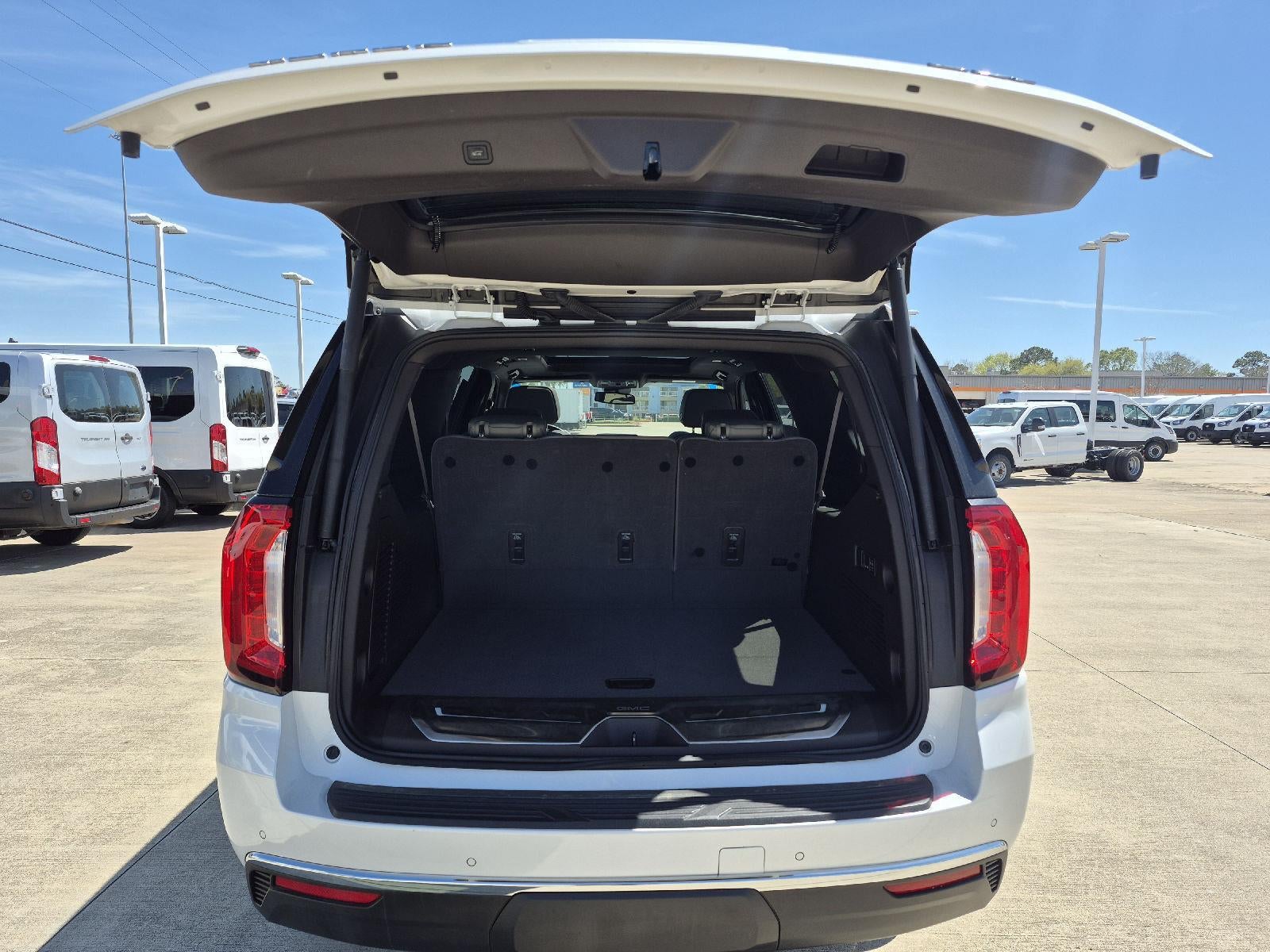 2023 GMC Yukon XL SLT