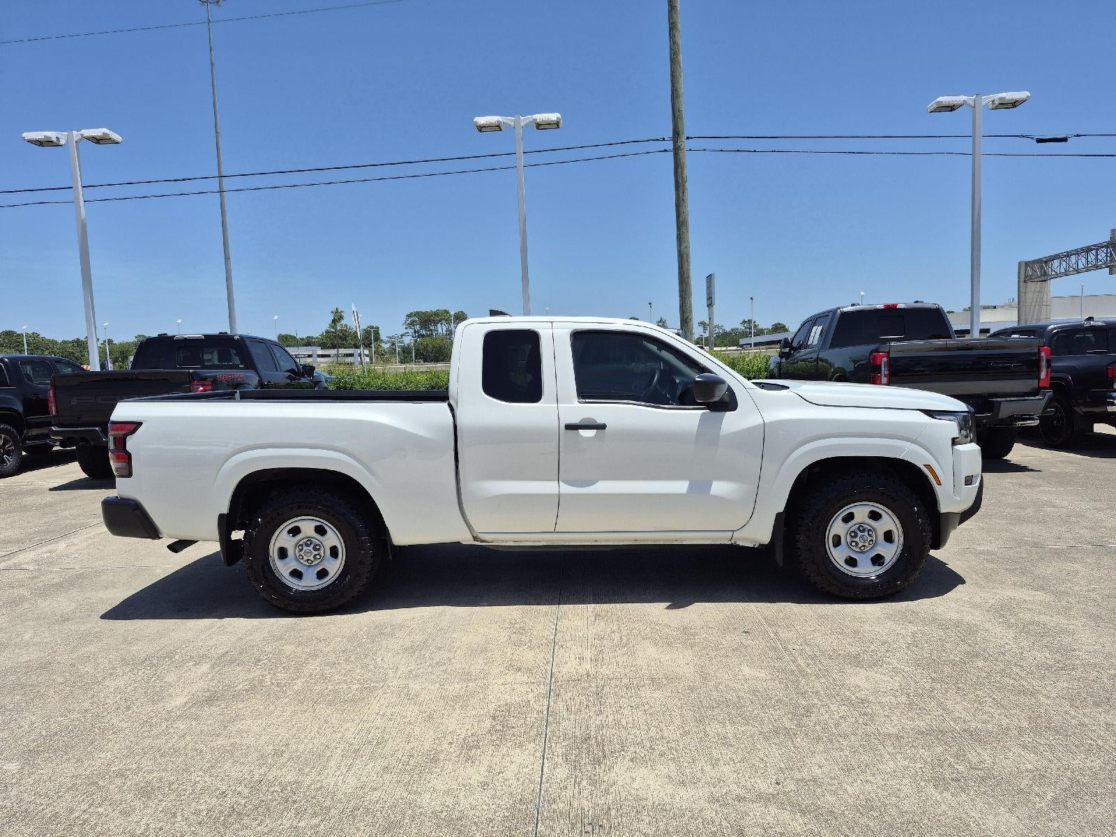 2023 Nissan Frontier S