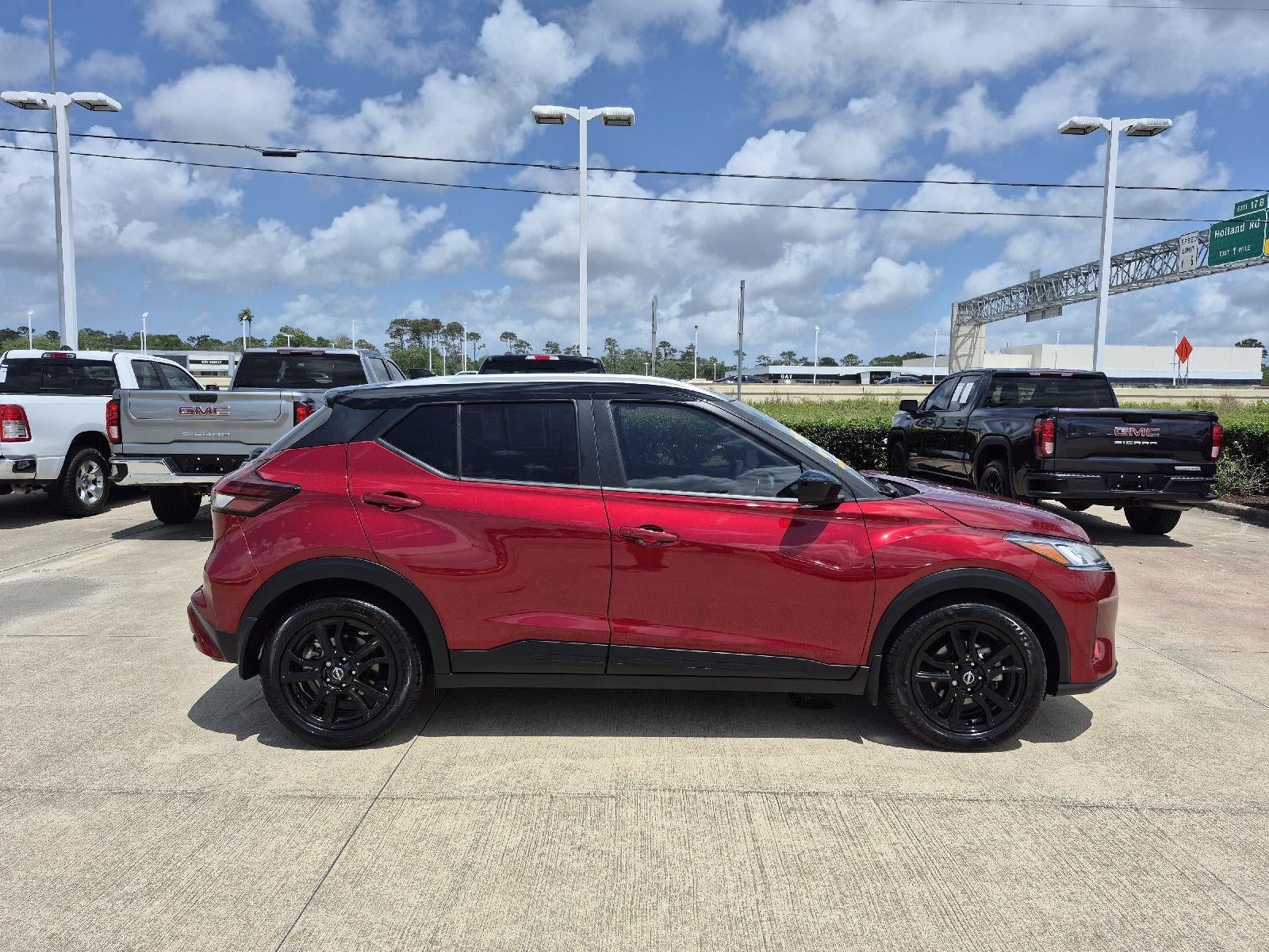 2023 Nissan Kicks SV