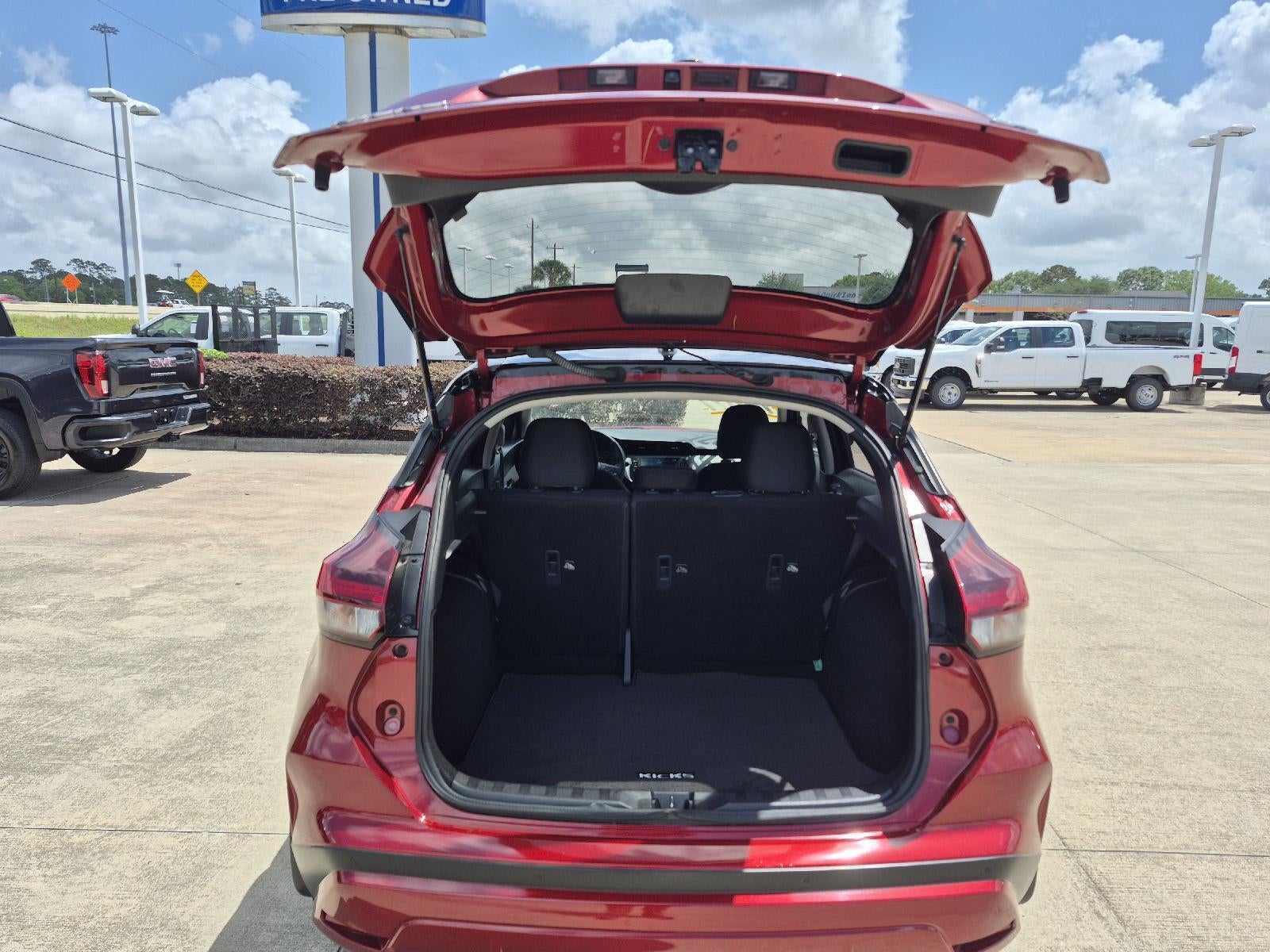 2023 Nissan Kicks SV