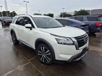 2023 Nissan Pathfinder Platinum