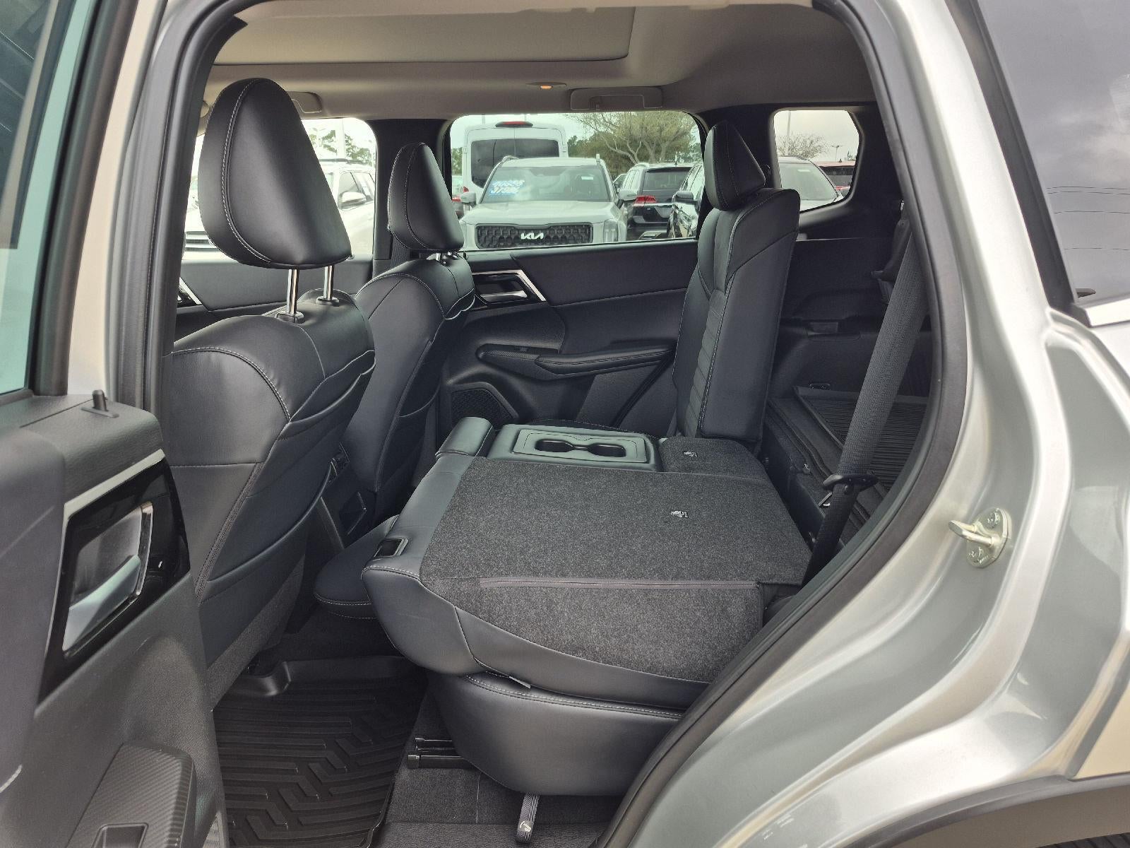 2023 Mitsubishi Outlander SE