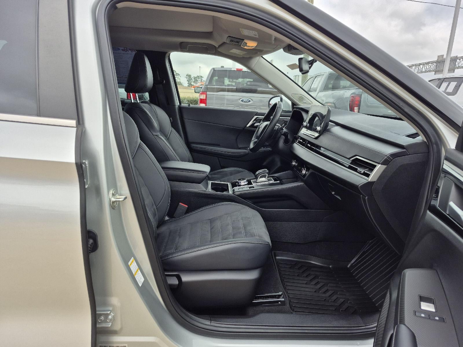 2023 Mitsubishi Outlander SE