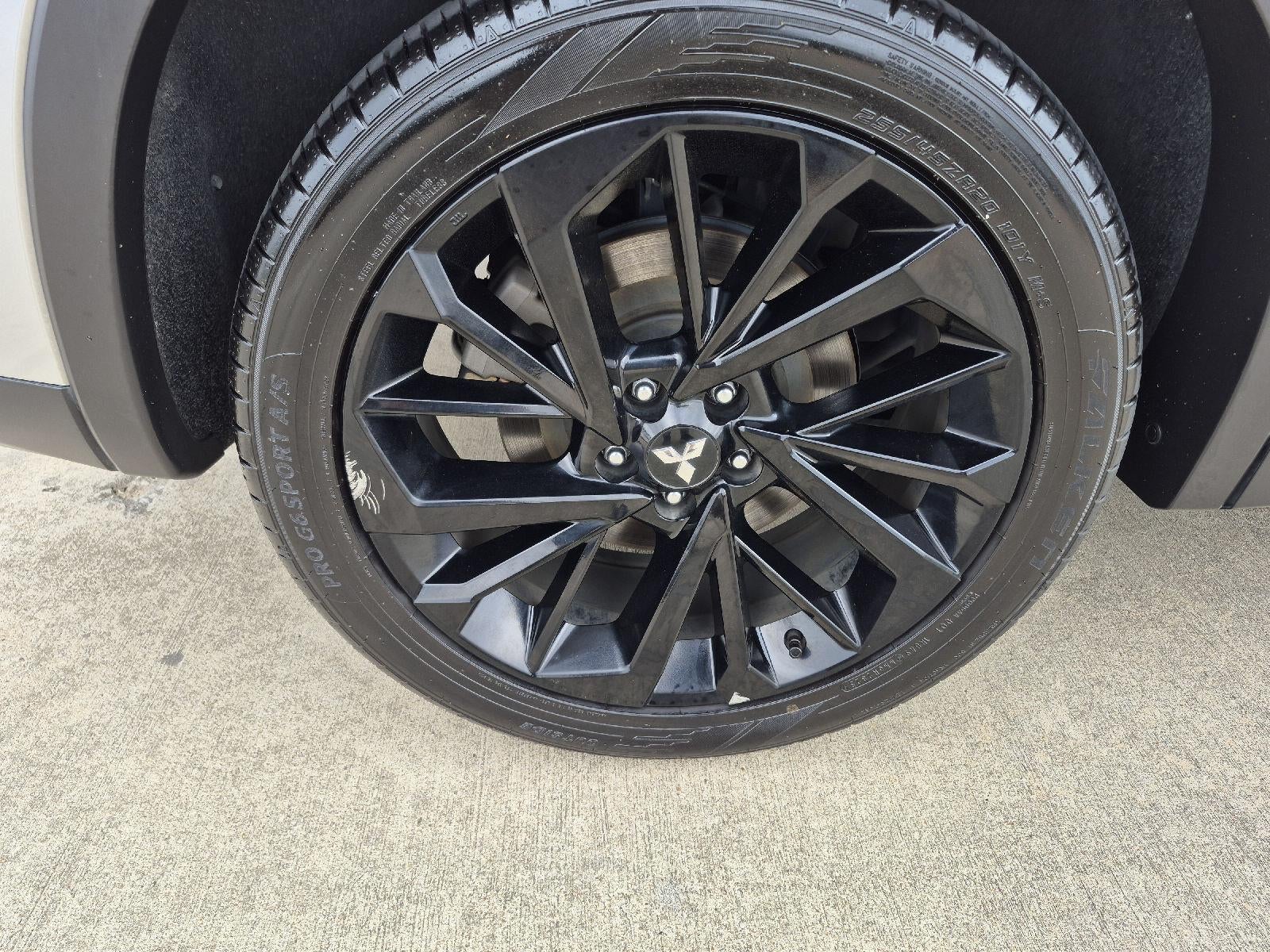 2023 Mitsubishi Outlander SE