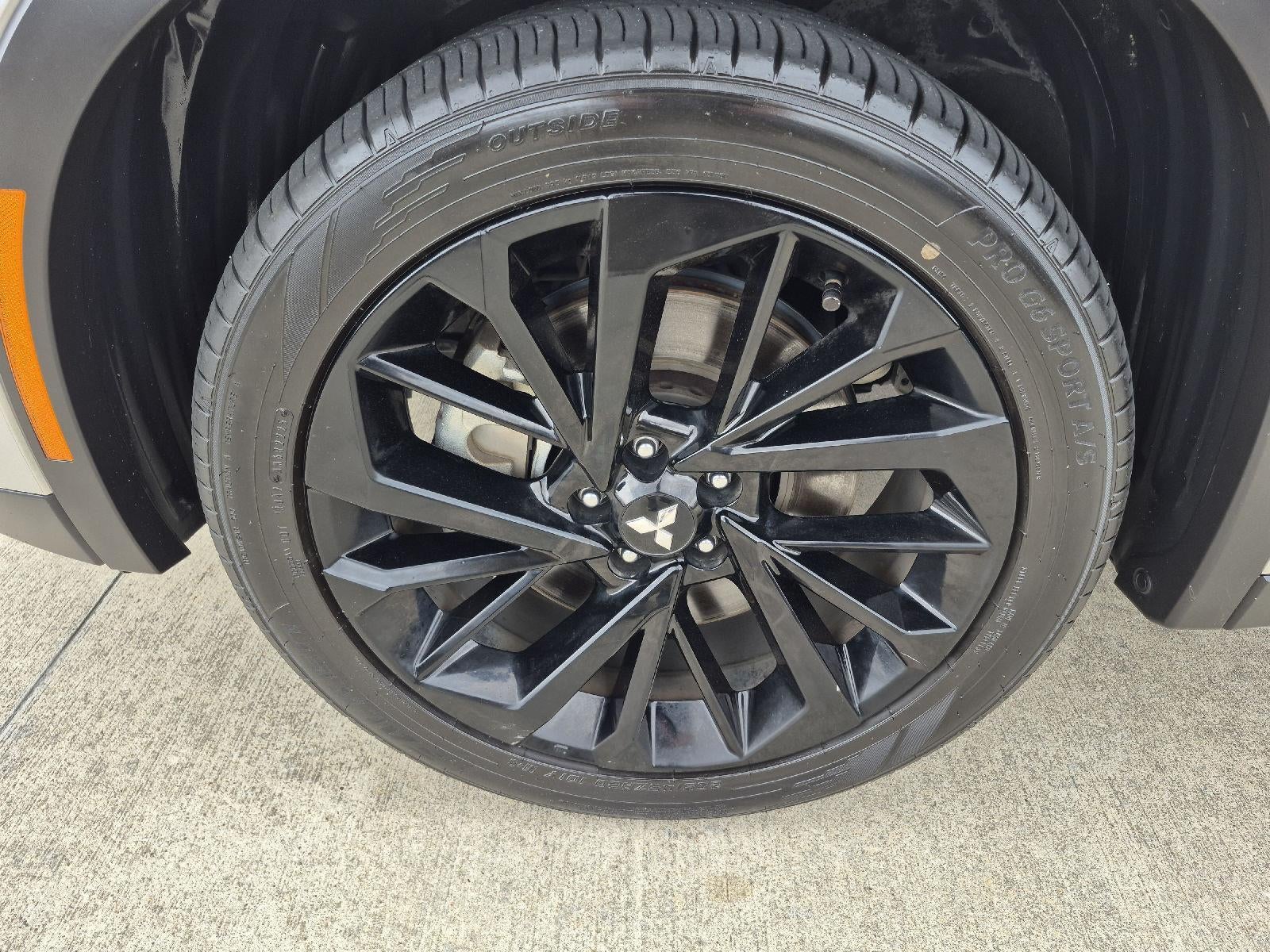 2023 Mitsubishi Outlander SE