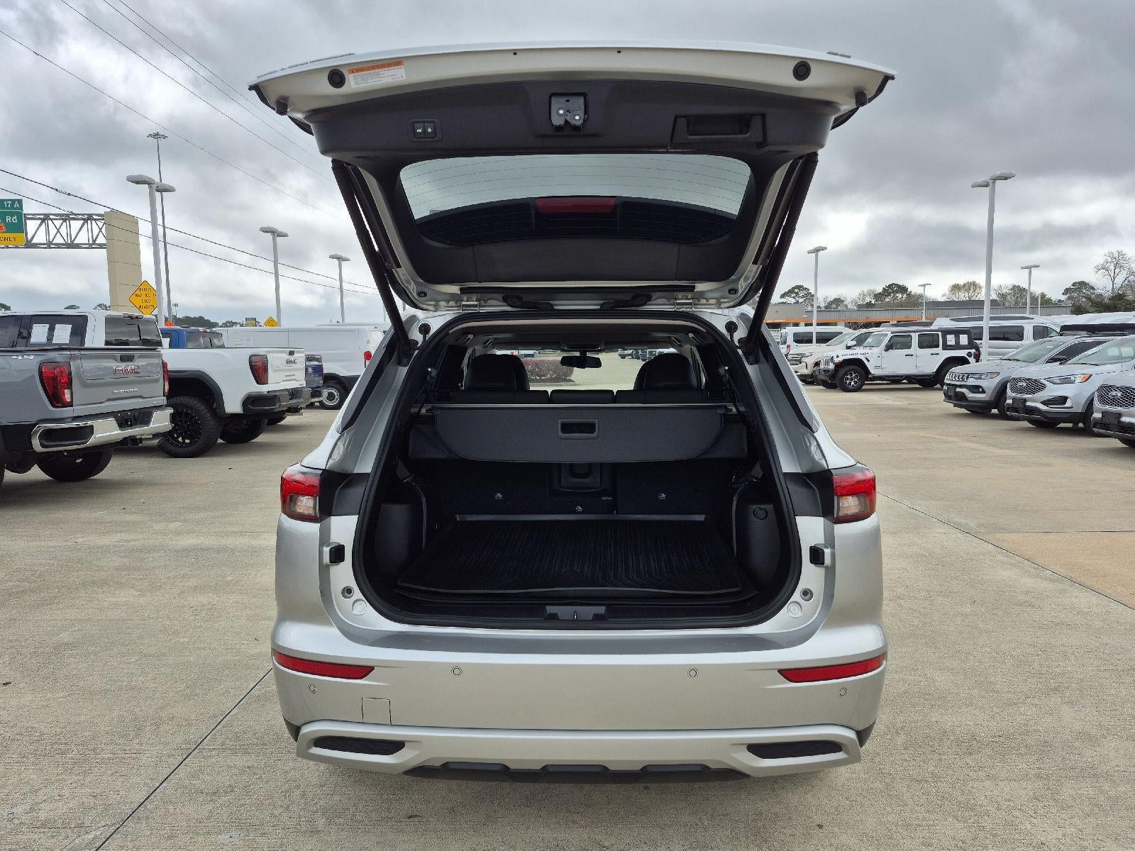 2023 Mitsubishi Outlander SE