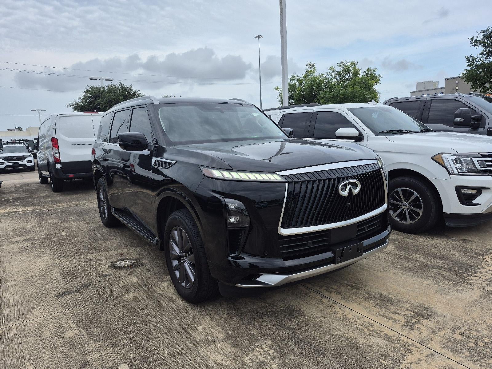2025 INFINITI QX80 PURE